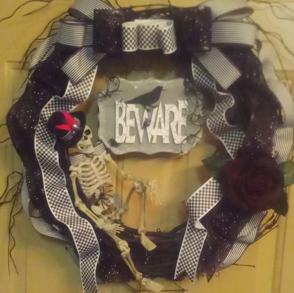 homemade Halloween wreath - Picture 2 of 3